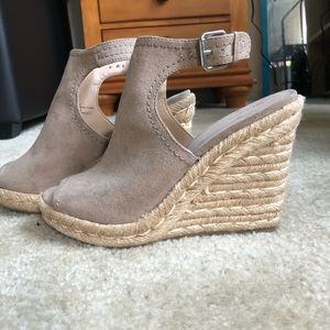 Nude Wedges